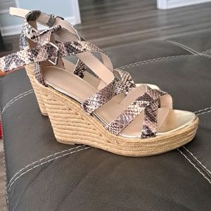 Like new banana republic/ wedge sandals/ no scuffs or damage